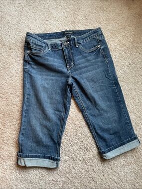 White House Black Market medium washCropped Jeans